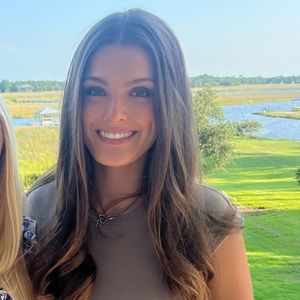 Meet your Posher, Olivia